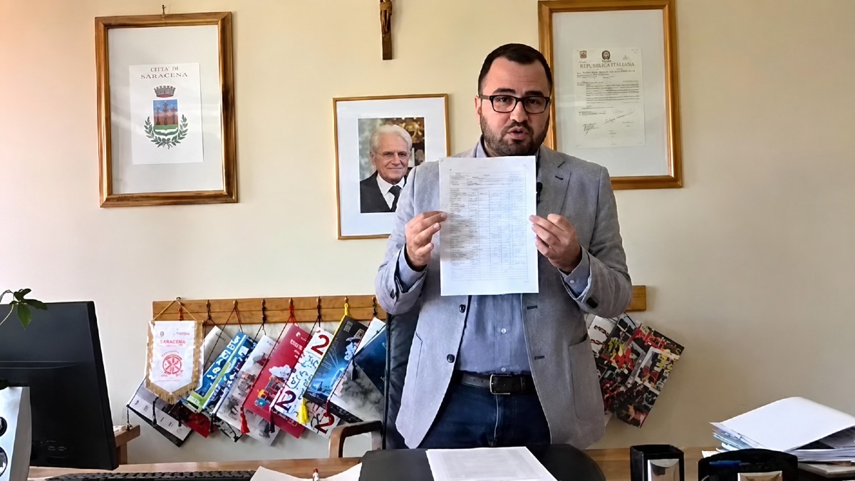 Petilia Policastro, il Comune contesta una petizione: "Riscontrate diverse irregolarità" - Foto Uff. Stampa Comune di Petilia Policastro
