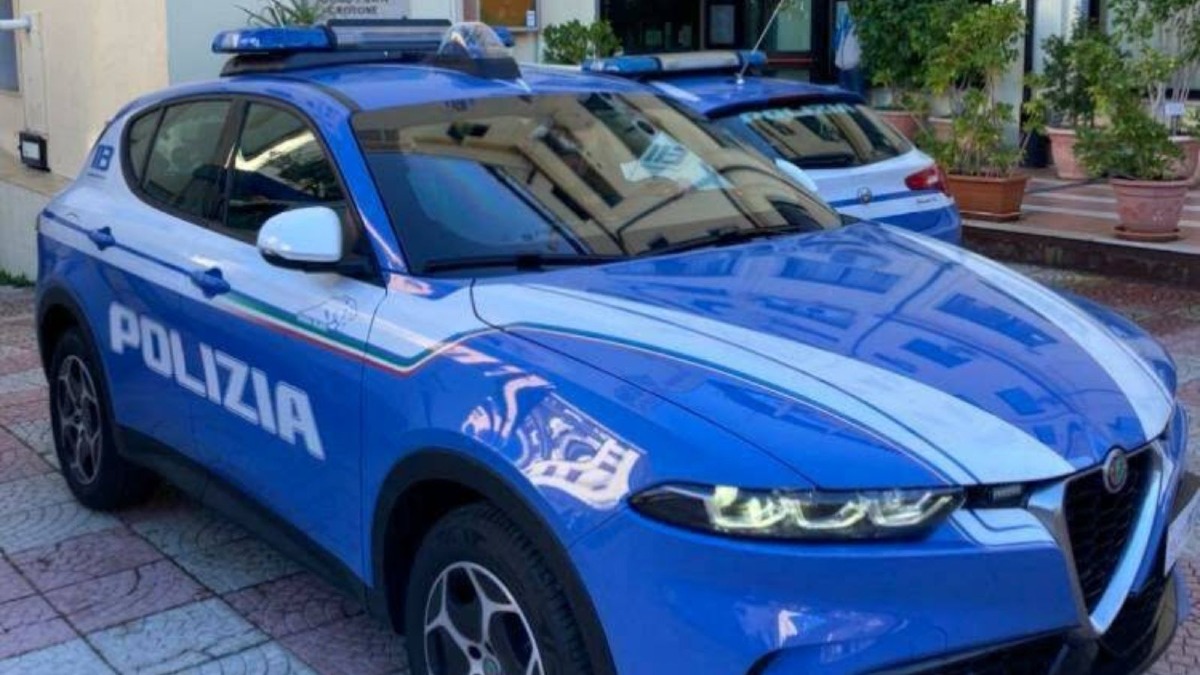 Crotone, controlli al Cara di Sant’Anna: tre persone segnalate per hashish - Foto Uff. Stampa Questura di Crotone