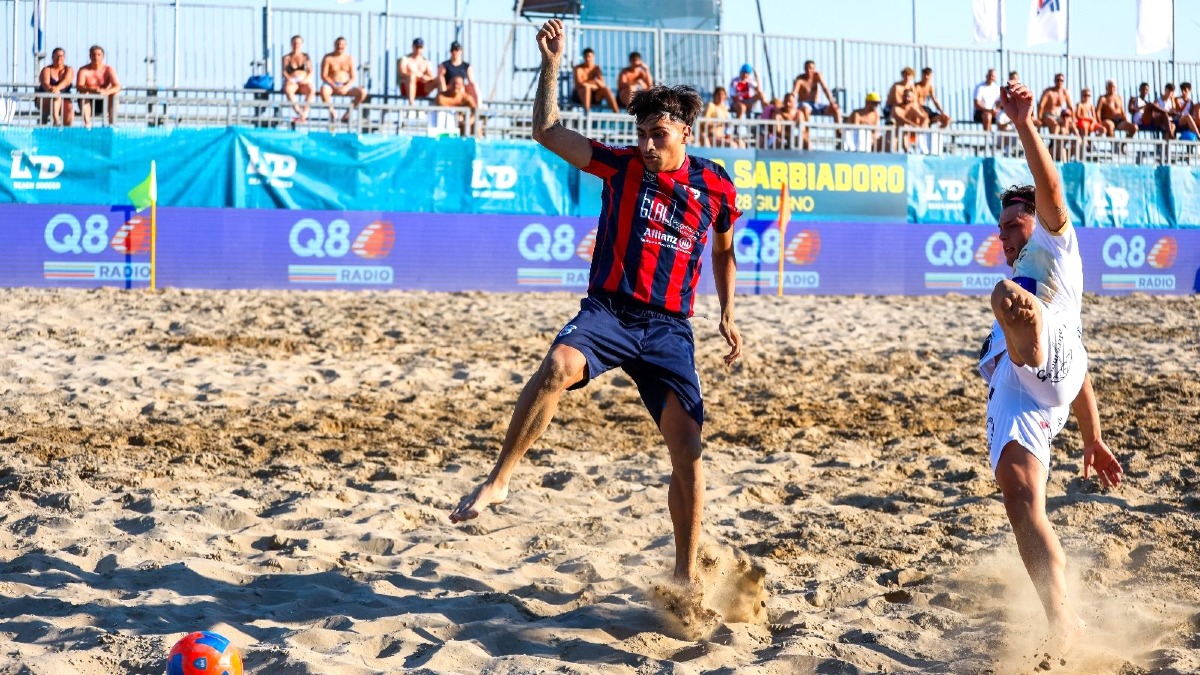 Beach Soccer, Sakro Crotone ko all'esordio a Praia a Mare: la Roma si impone 2-1 - 