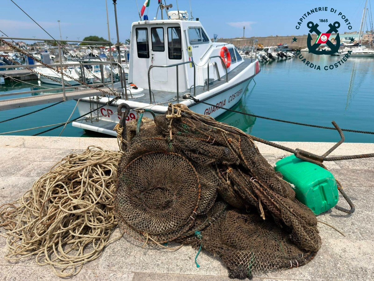 Crotone - Pesce non tracciato e trappole in mare: scattano i sequestri   -  Foto Uff. Stampa Capitaneria di Porto 