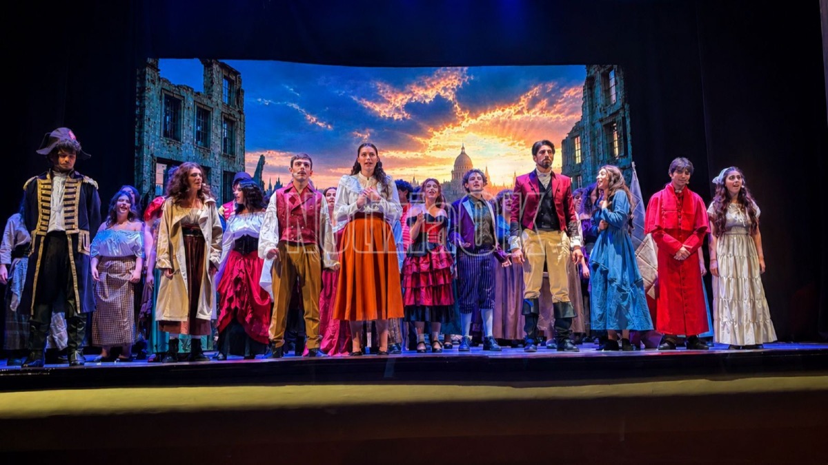 Crotone applaude “I Miserabili”: standing ovation per l’Accademia Il Cantattore  - Foto Redazione 