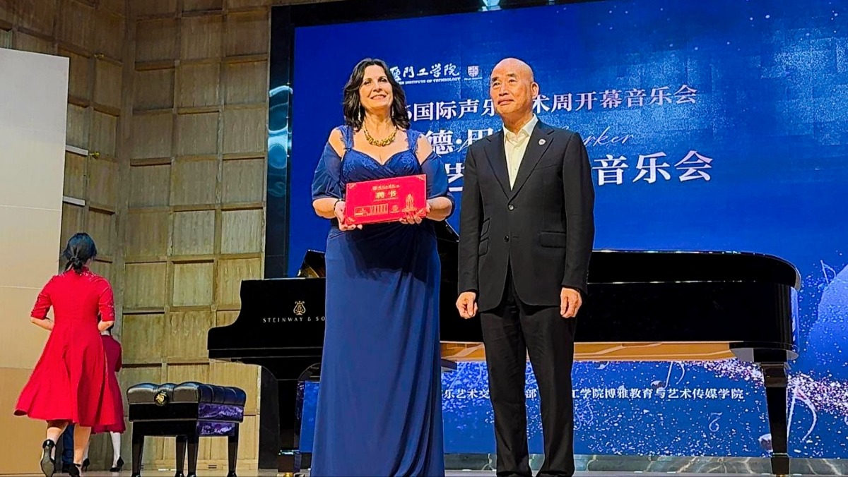 Dalla Calabria alla Cina: Teresa Cardace premiata per il suo impegno nella diffusione del Bel Canto