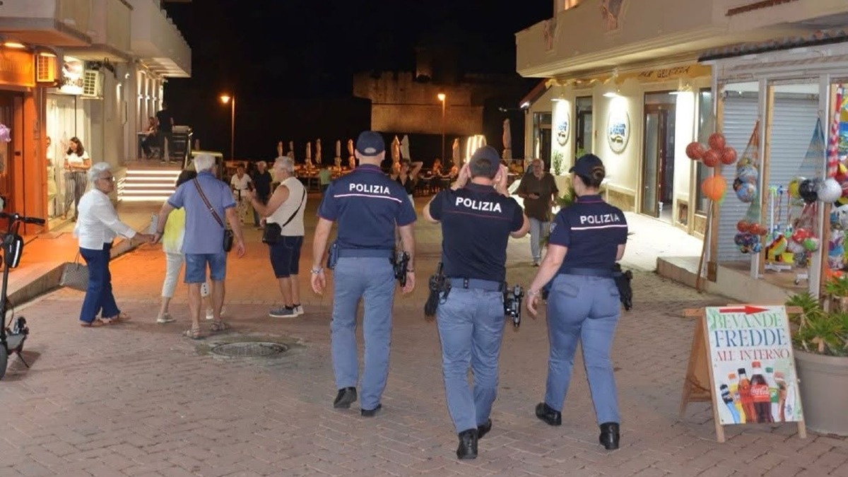 Crotone, SAP e COISP: "Accordo sui turni estivi legittimo e nell'interesse comune" -  Foto Uff. Stampa Questura di Crotone
