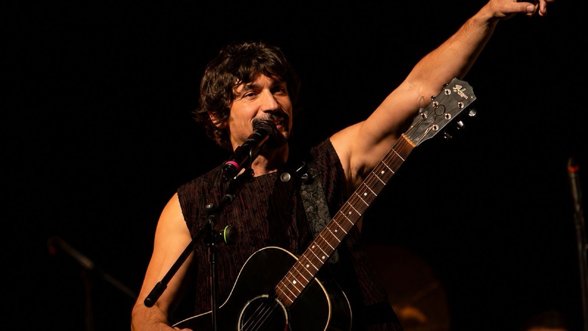 Pierdavide Carone fa tappa a San Pietro a Maida: concerto in piazza -  Foto Locandina Ufficiale 