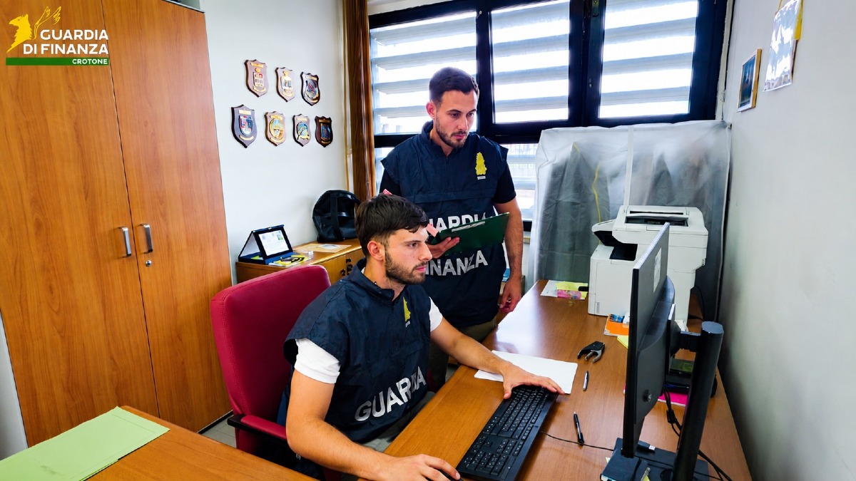 (VIDEO) Calcestruzzo, bancarotta da un milione di euro nel crotonese: due imprenditori ai domiciliari -  Foto Uff. Stampa Guardia di Finanza Crotone