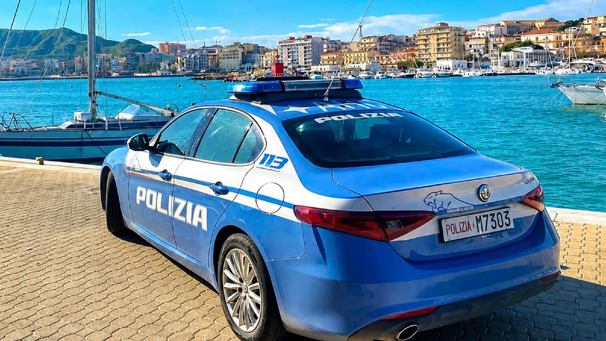 Crotone - Regolamento di conti sul lungomare a colpi di coltello, due arresti - Foto: Uff Stampa Questura di Crotone 