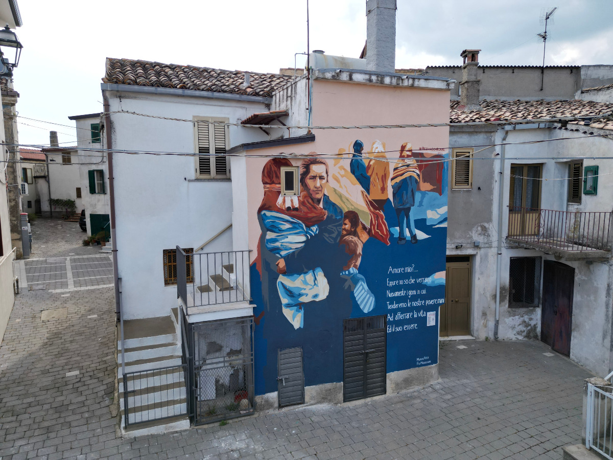 Pallagorio, un murale unisce Kosovo e Arbëria nel nome di don Sergio - Foto: Ufficio stampa Fili Meridiani