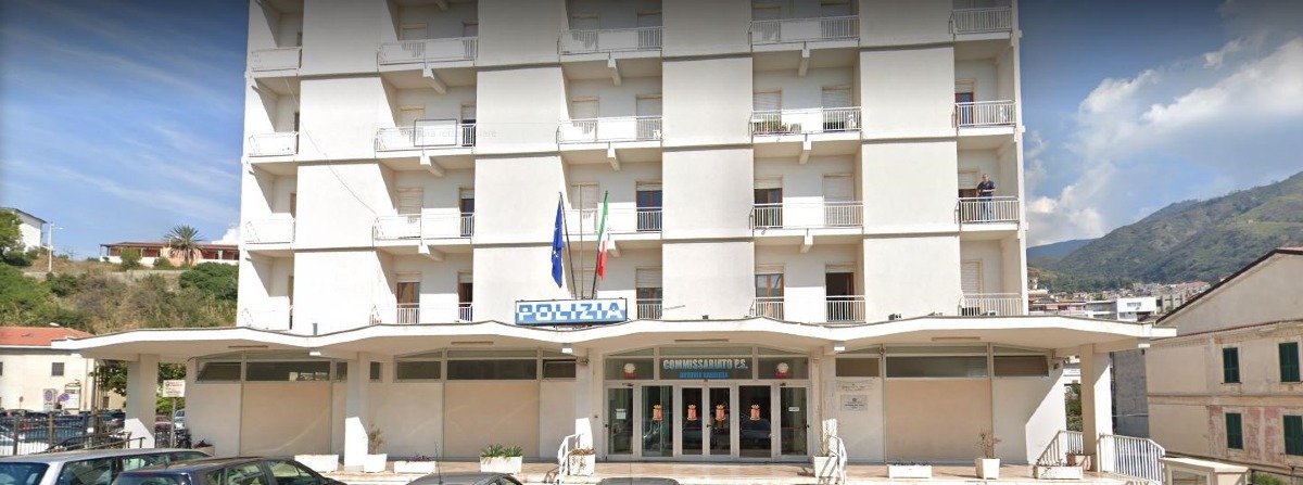 Controlli estivi della Polizia a Paola, arrestati due soggetti e sequestrate armi e droga - Foto: Uff. Stampa Questura di Paola