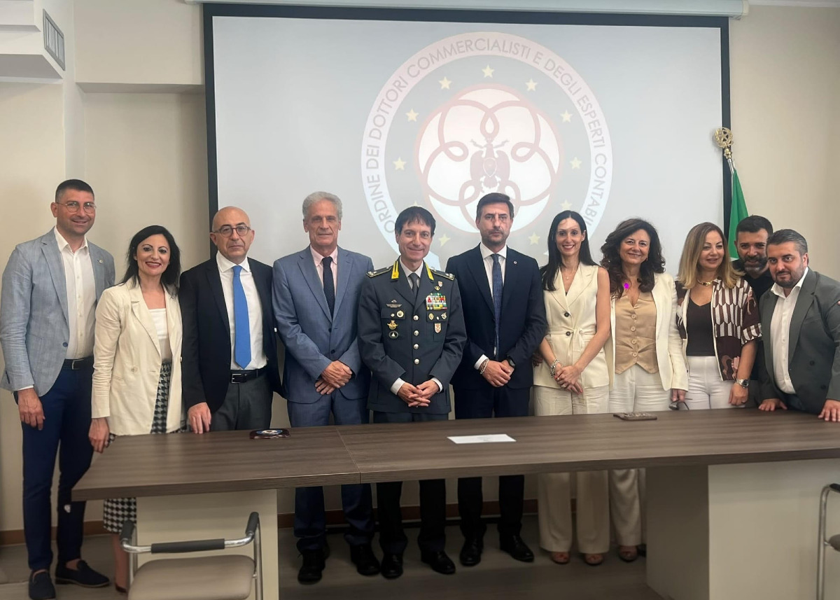 Catanzaro - Legalità fiscale, confronto tra Finanza e Commercialisti - Foto: Un momento dell'incontro