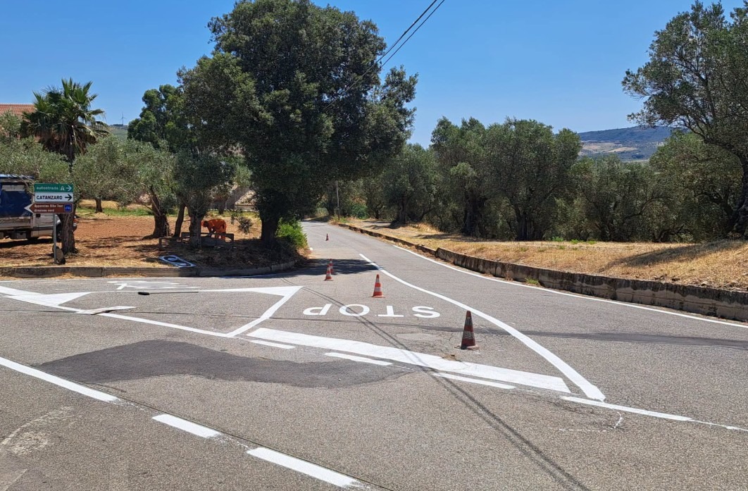 Amaroni, nuove misure per la sicurezza stradale: istituito lo stop all’incrocio tra Strada Petruso Quaranta e Strada Majiurizzuni - Foto: Uff. Stampa Comune di Amaroni
