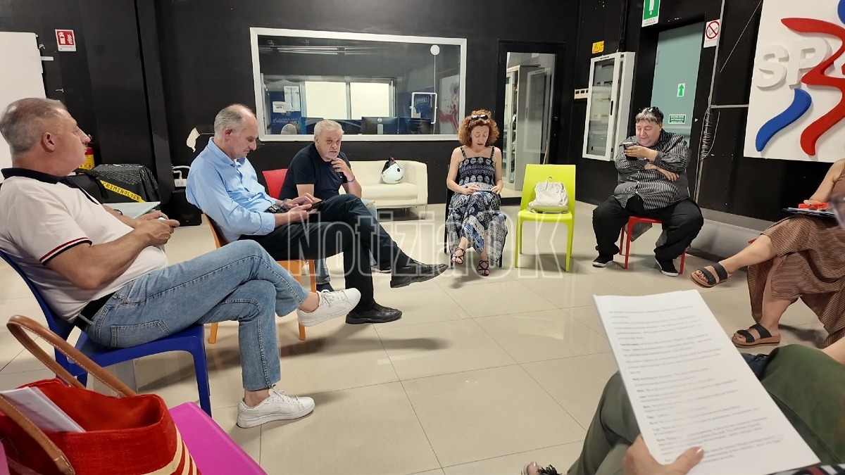 Politica sul palco, i giornalisti di Crotone firmano la quarta commedia - Foto: Redazione 