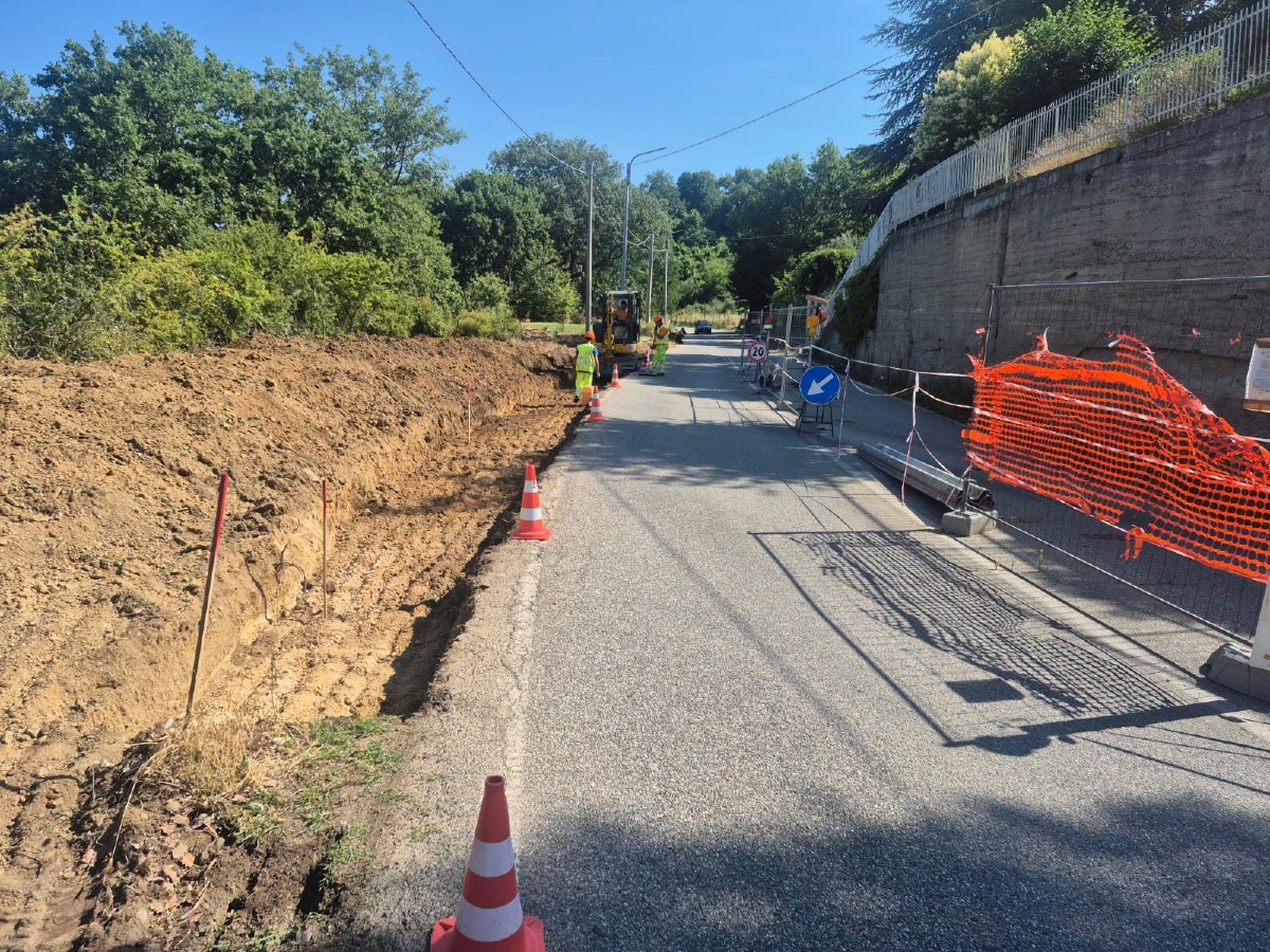 Luzzi, proseguono i lavori sulla SP 248: allargamento della carreggiata prima della Sambucina - 