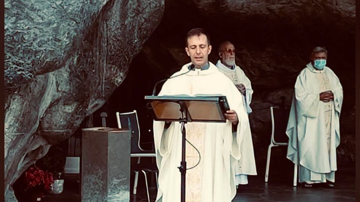 Casali del Manco, Don Raffaele Di Donna celebra sei anni di sacerdozio: gli auguri della sindaca  - Foto Uff. Stampa Comune di Casali del Manco