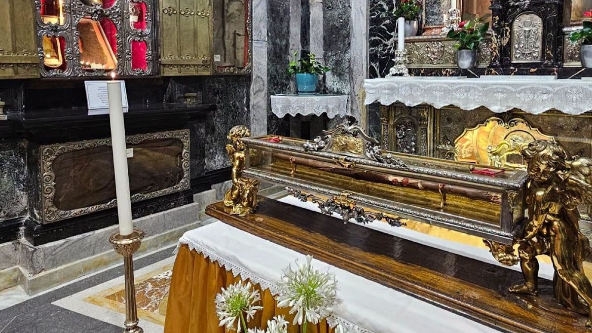 Paola accoglie via mare il Sacro Bastone di San Francesco: emozione e fede sul lungomare - Foto Uff. Stampa Comune di Paola 