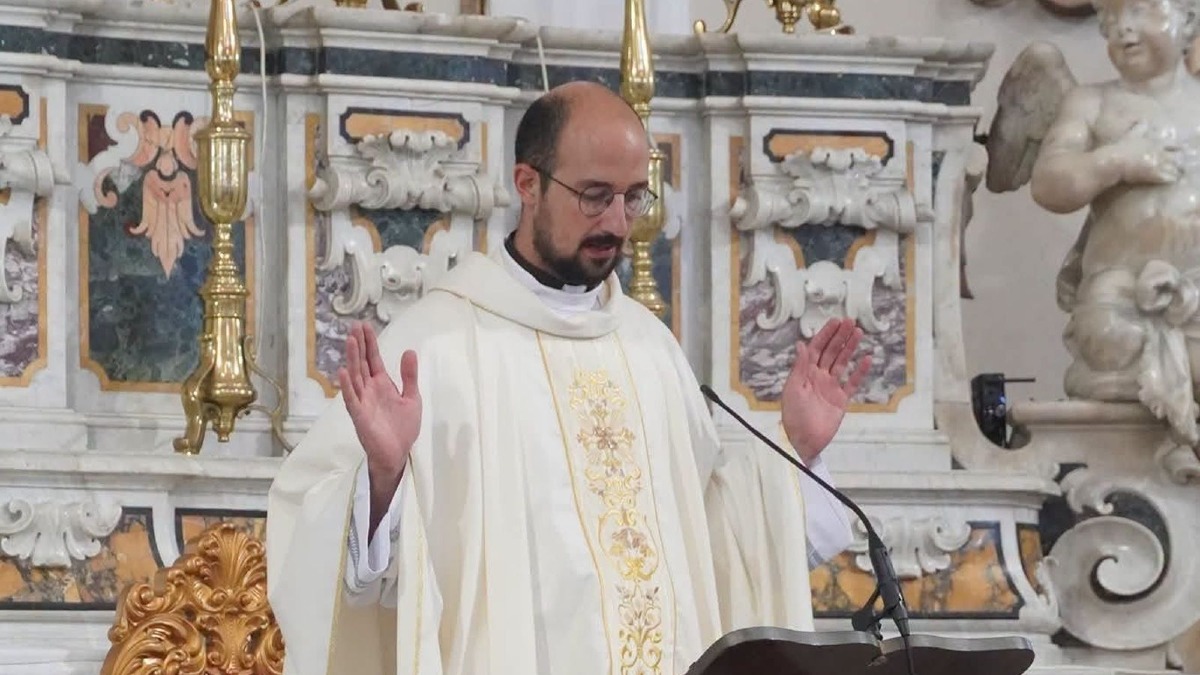 Paola accoglie don Angelo Bruno: celebrata la prima Messa nella sua parrocchia - Foto Uff. Stampa Città di Paola 
