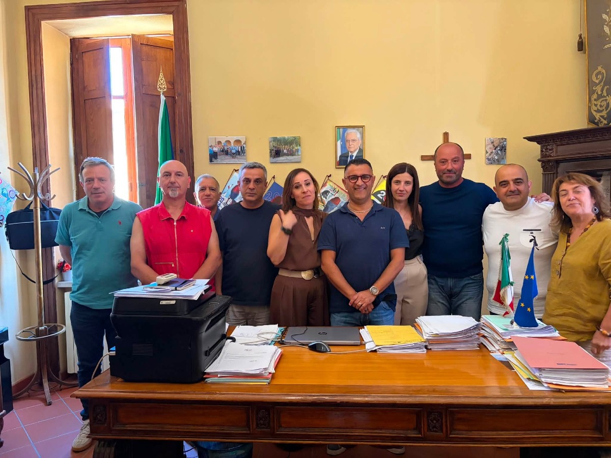 Stabilizzazione dei lavoratori TIS: un traguardo importante per il Comune di Fagnano Castello - Foto: Uff. Stampa Fagnano Castello