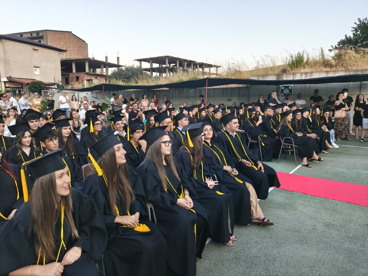 Petilia Policastro celebra i neo diplomati del Liceo "Lombardi Satriani" - Foto Uff. Stampa CNDUU 