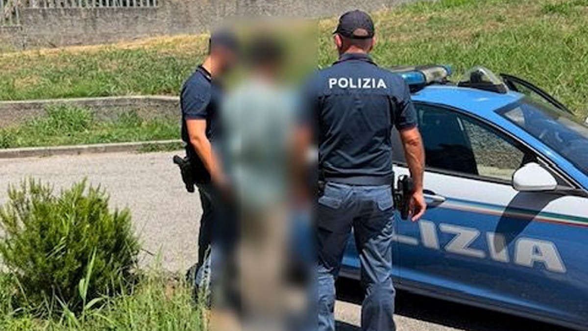 Catanzaro - Immigrazione irregolare, disposto il trattenimento di uno straniero nel CPR di Potenza - Foto Uff. Stampa Questura di Catanzaro 