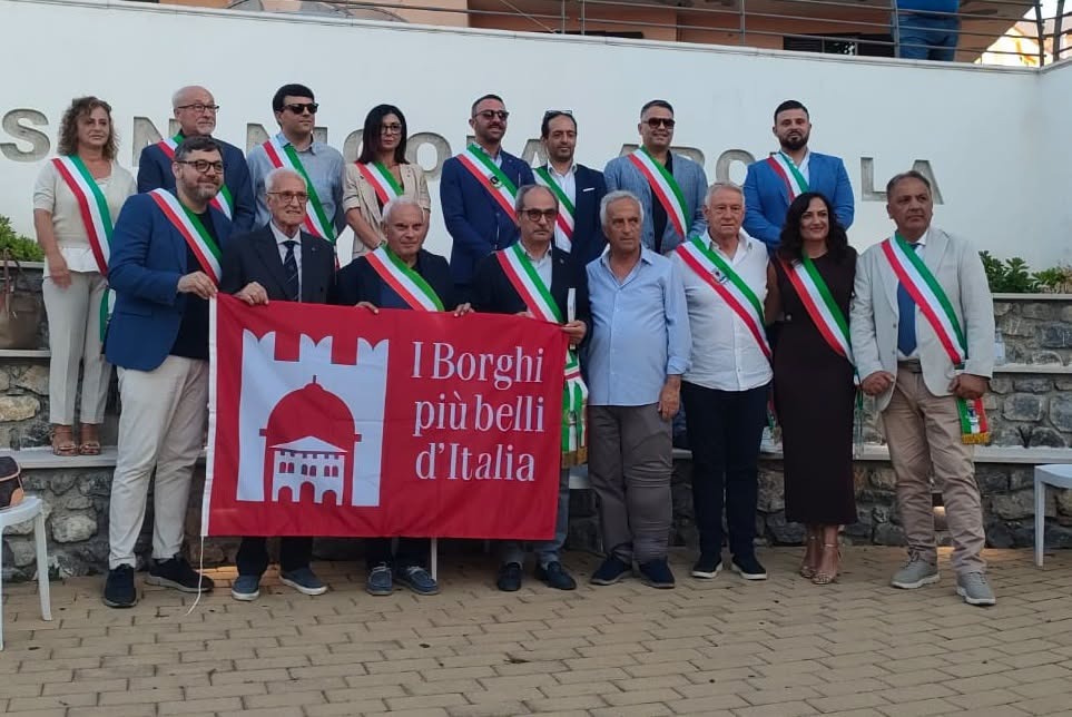 Morano Calabro, il consigliere Soave alla consegna della Bandiera dei Borghi più belli d’Italia 