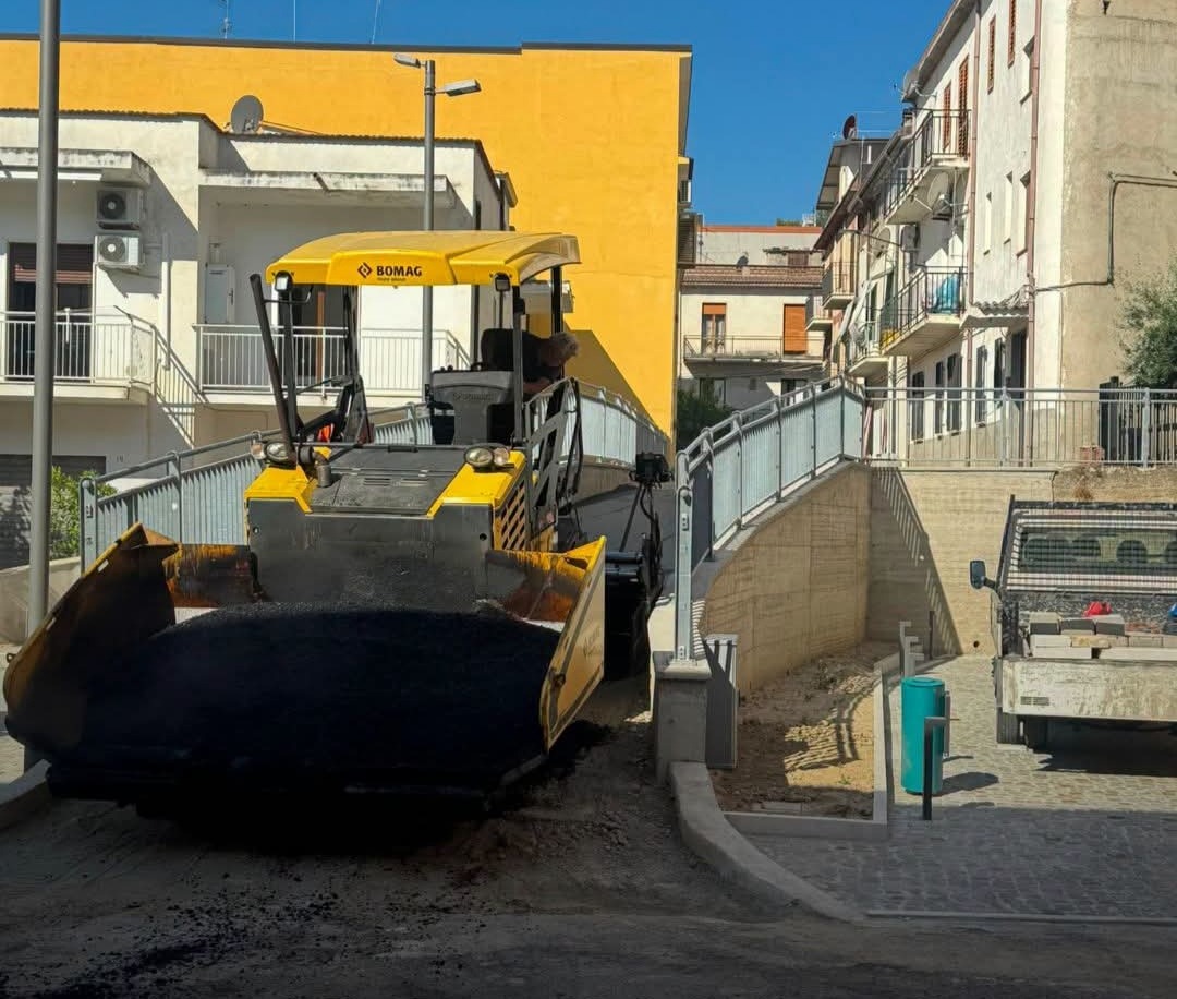 Trebisacce, prosegue la riqualificazione del quartiere Shanghai: al via la bitumazione delle strade - Foto: Uff. Stampa Comune di Trebisacce 