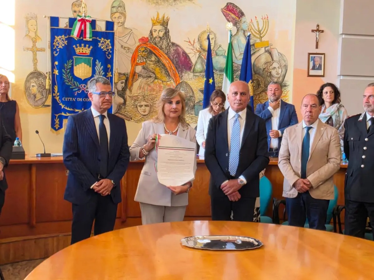 Cosenza conferisce la cittadinanza onoraria al prefetto Vittoria Ciaramella - Foto Ufficio Stampa Comune di Cosenza