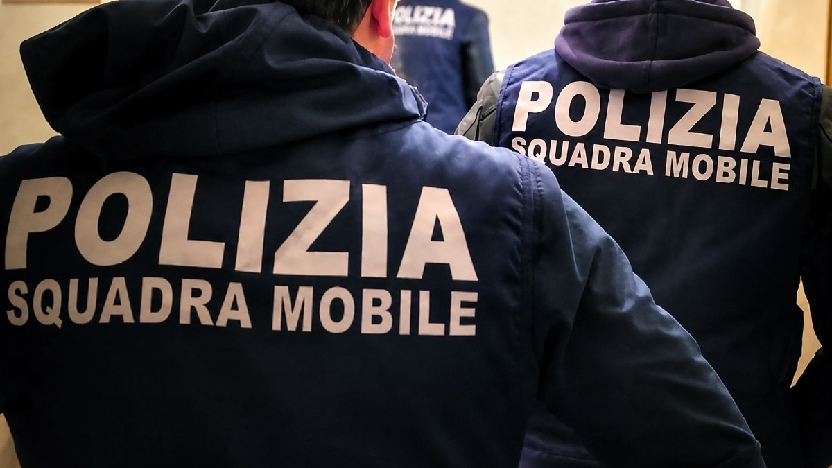Catanzaro - Incendiarono lo scooter di un avvocato e danneggiarono la sua abitazione: due arresti   - Foto Uff. Stampa Questura di Catanzaro
