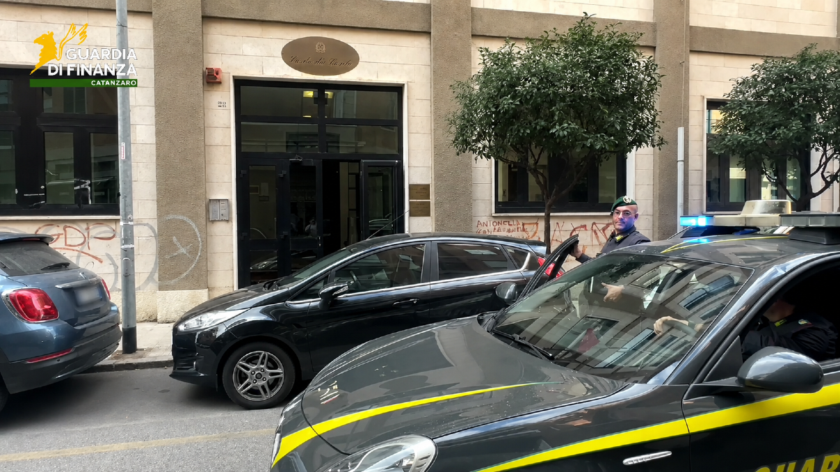 (VIDEO) A.T.E.R.P. Calabria, presunto danno erariale da 4,4 milioni: nove coinvolti - Foto Uff. Stampa Guardia di finanza Catanzaro