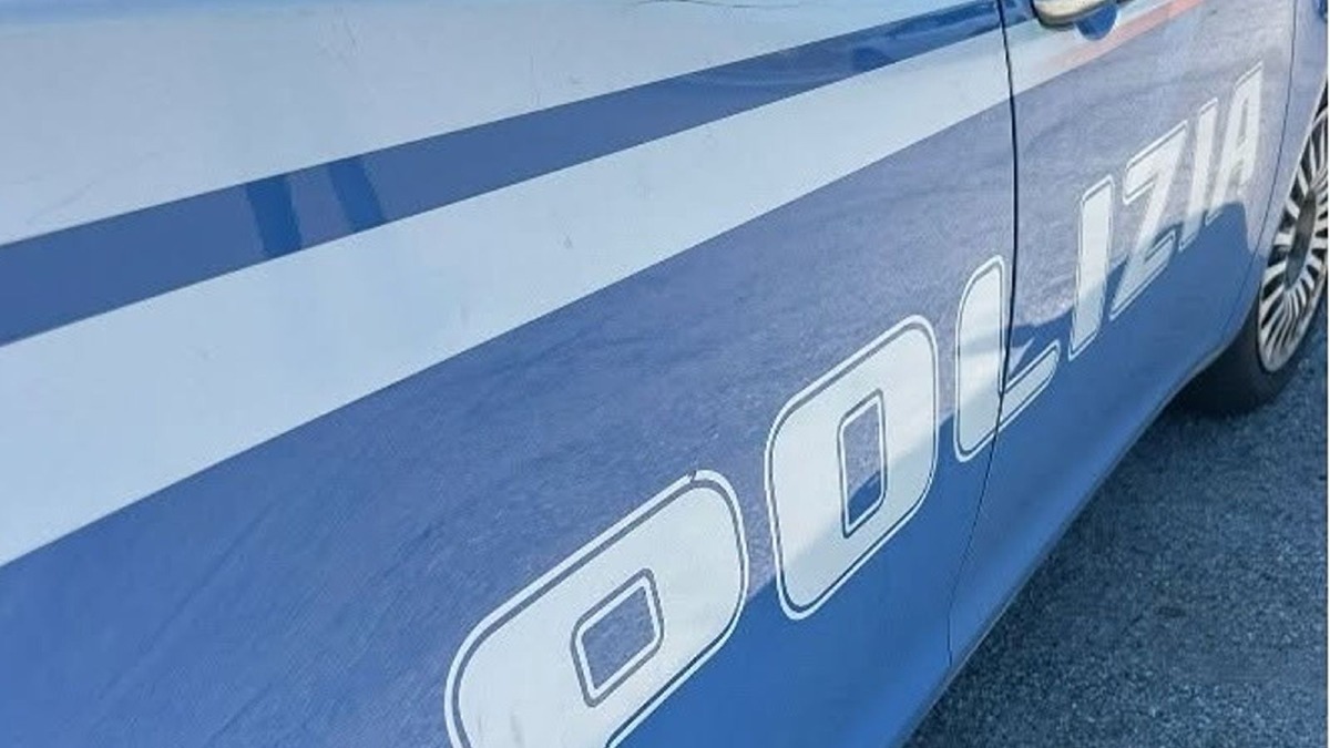 Crotone, rissa armata sul lungomare: due Dacur e stop all'accesso per 2 anni - Foto Uff. Stampa Questura di Crotone
