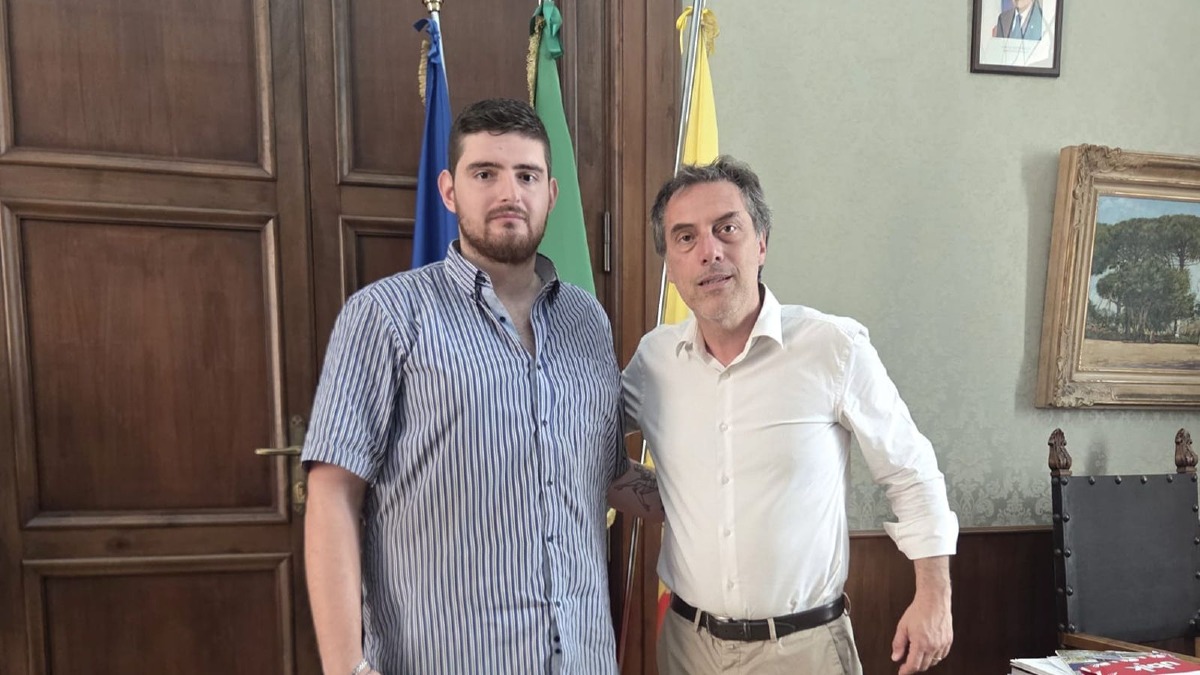 Catanzaro, Fiorita incontra il commerciante Antonio Rotundo: "Il Comune è al tuo fianco, non sei solo" - Foto Uff. Stampa Comune di Catanzaro 