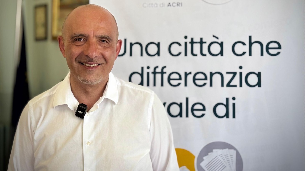 Acri, dal 1° agosto parte il nuovo servizio di igiene urbana: al via l'utilizzo dei nuovi mastelli - Foto Uff. Stampa Ecoross 