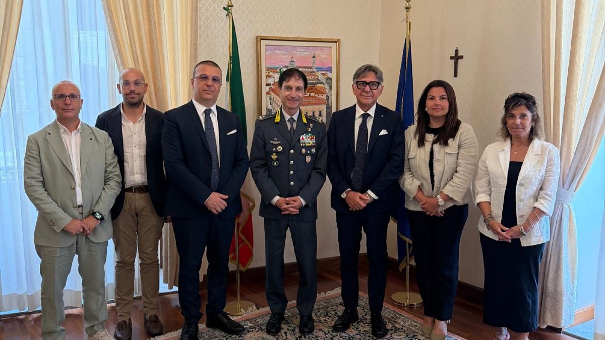 Il comandante regionale della Guardia di Finanza in visita alla Camera di Commercio: rinnovata l'alleanza per legalità e sviluppo - Foto Uff. Stampa Camera di Commercio Catanzaro