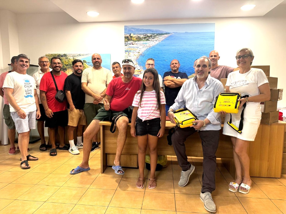 Scalea, il litorale diventa cardioprotetto: installati venti defibrillatori lungo la costa - Foto Uff. Stampa Calabria Reportage 