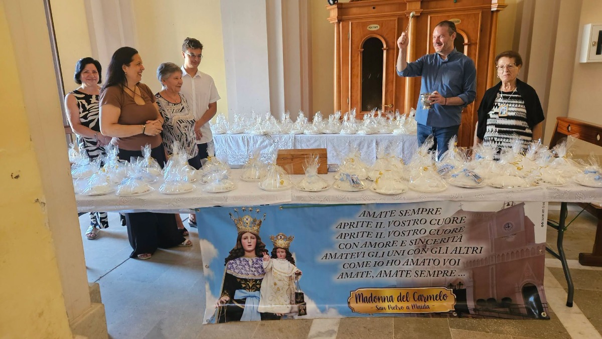 San Pietro a Maida celebra la Madonna del Carmelo: la tradizione delle bambine in abito votivo - Foto Uff. Stampa Parrocchia San Nicola San Pietro a Maida