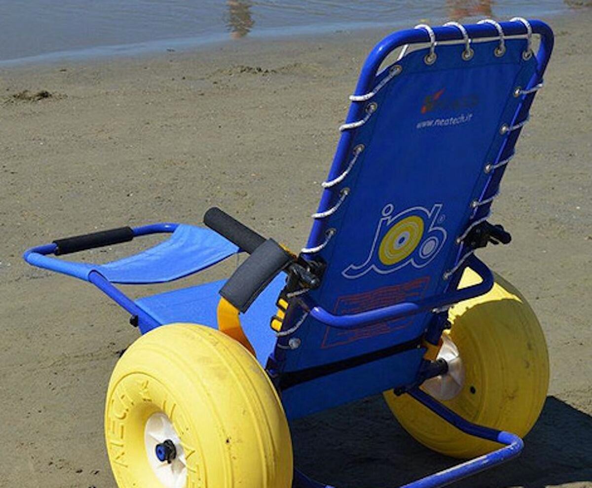 Squillace, sul lungomare arriva la carrozzina da spiaggia JOB: il mare diventa davvero accessibile a tutti - Foto: Redazione 