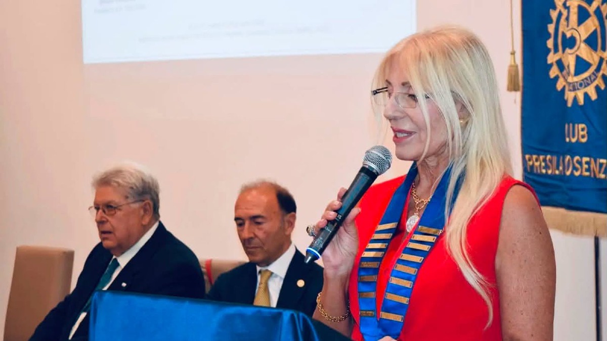 Casali del Manco, auguri di buon lavoro a Daniela Fanello: è la nuova presidente del Rotary Club Presila Cosenza Est