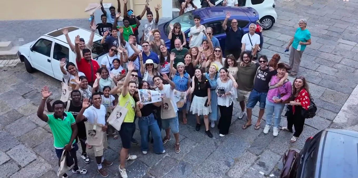 Pianicello, la caccia al tesoro diventa un ponte tra culture: il quartiere si trasforma in comunità - Foto. Uff. Stampa 