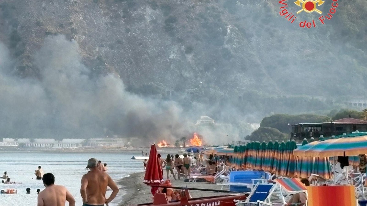 (VIDEO) Caldo e vento alimentano i roghi: 150 interventi dei Vigili del Fuoco in Calabria - Foto Uff. Stampa Vigili del fuoco crotone 