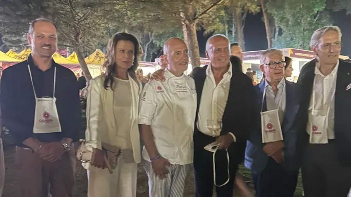 Il sindaco di Cosenza al Vinitaly and the City: "Il vino calabrese è un motore di sviluppo e turismo" - Foto Uff. Stampa Comune di Cosenza 
