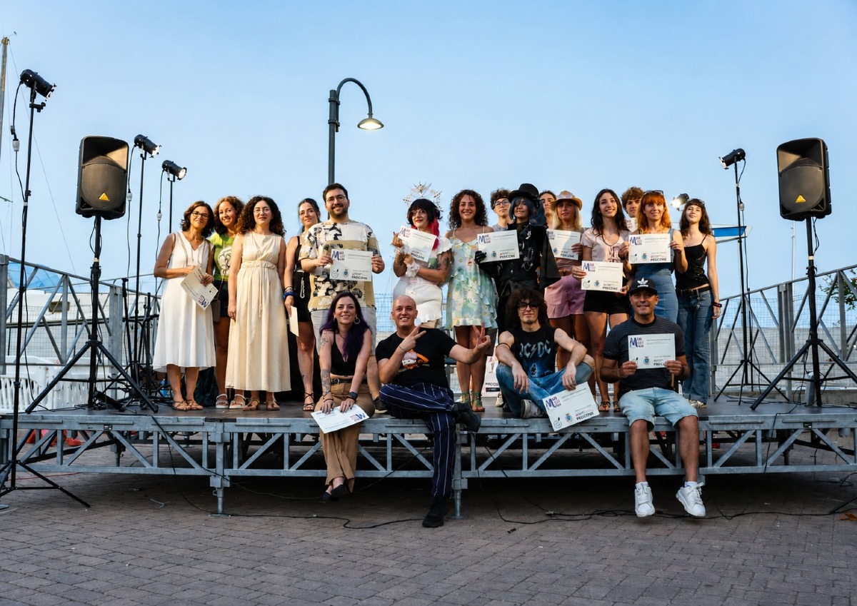 Crotone, successo per "Moda, Musica e Manga": piazza Marinai d'Italia celebra la creatività giovanile - Foto Uff. Stampa Comune di Crotone