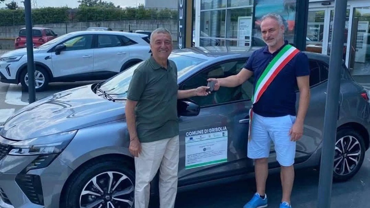 Grisolia, consegnato il nuovo veicolo per il Taxi Sociale: più inclusione e servizi per il territorio - Foto Uff. Stampa Comune di Grisolia 