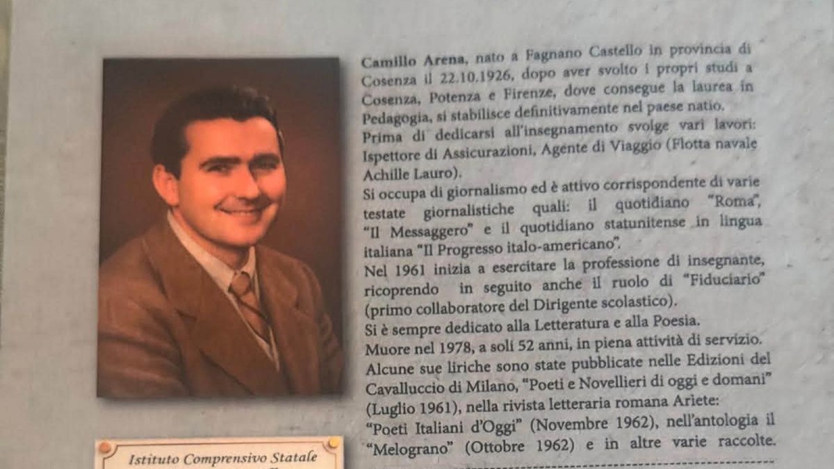 Fagnano Castello, donato alla biblioteca il libro di poesie di Camillo Arena - Foto Uff Stampa Comune di Fagnano Castello