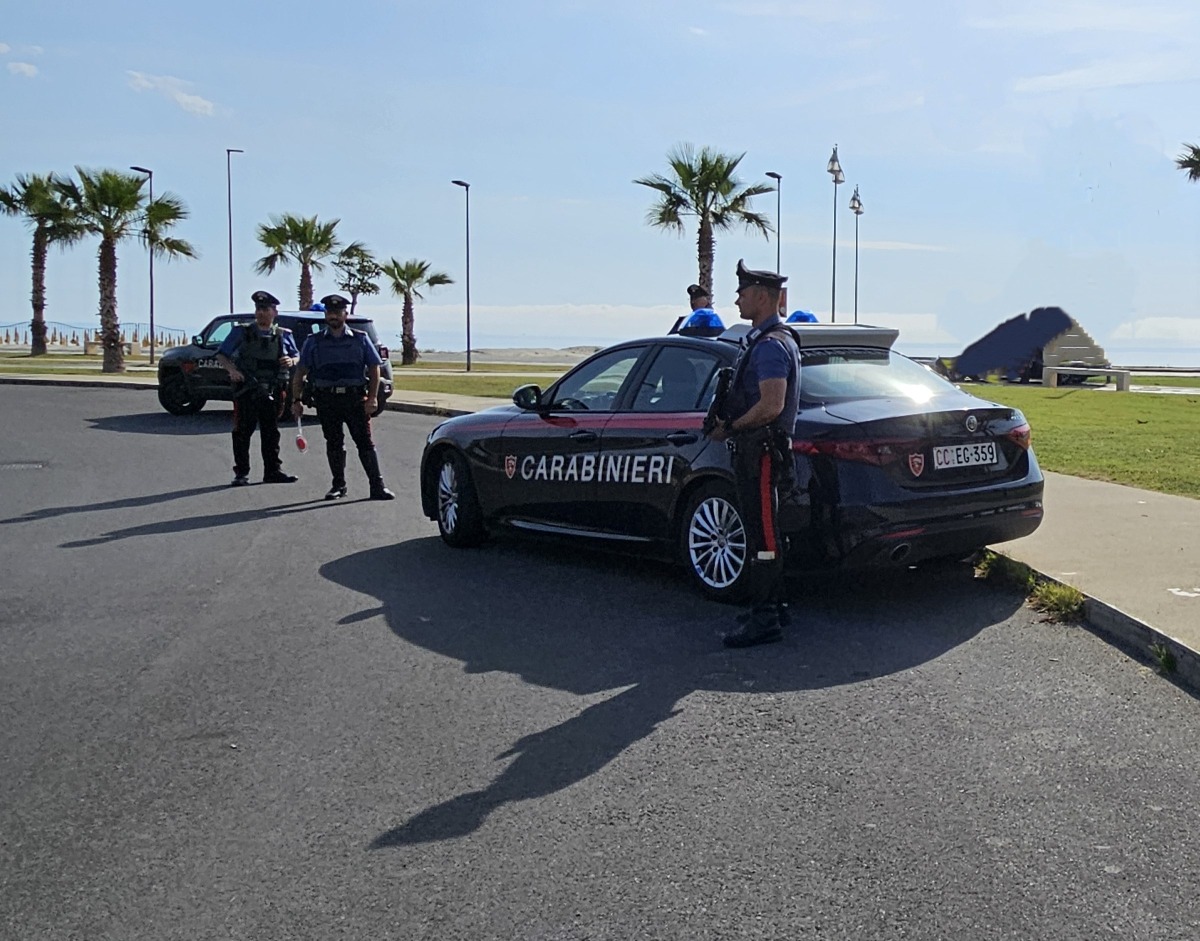 Controlli dei Carabinieri sulla fascia jonica: tre denunce, patenti ritirate e stop a una serata danzante in un lido - Foto Uff. Stampa Carabinieri 