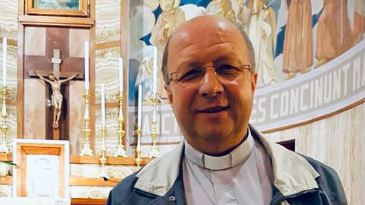 Casali del Manco, Don Gianni Citrigno celebra 47 anni di sacerdozio: gli auguri dell'Amministrazione comunale - Foto Uff. Stampa Comune di Casali del Manco 