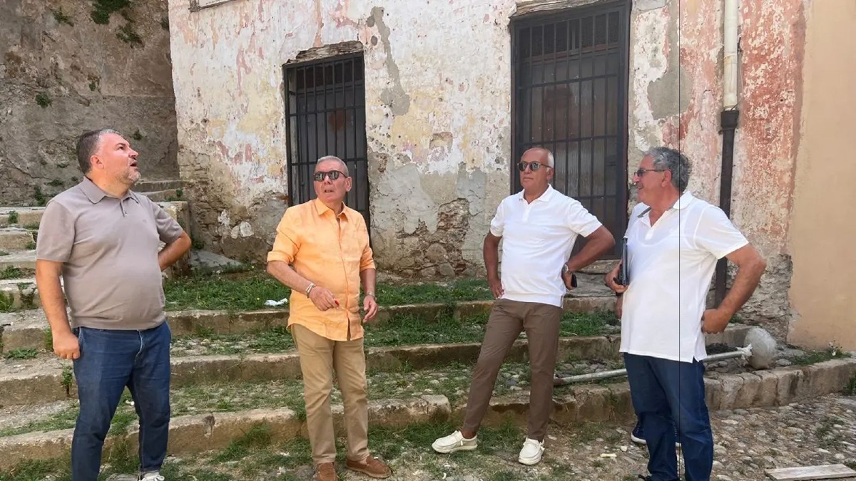 Cosenza, sopralluogo del sindaco Franz Caruso nell'ex Canossiano: al via gli interventi per la nuova sede del Conservatorio -  Foto Uff. Stampa Comune di Cosenza