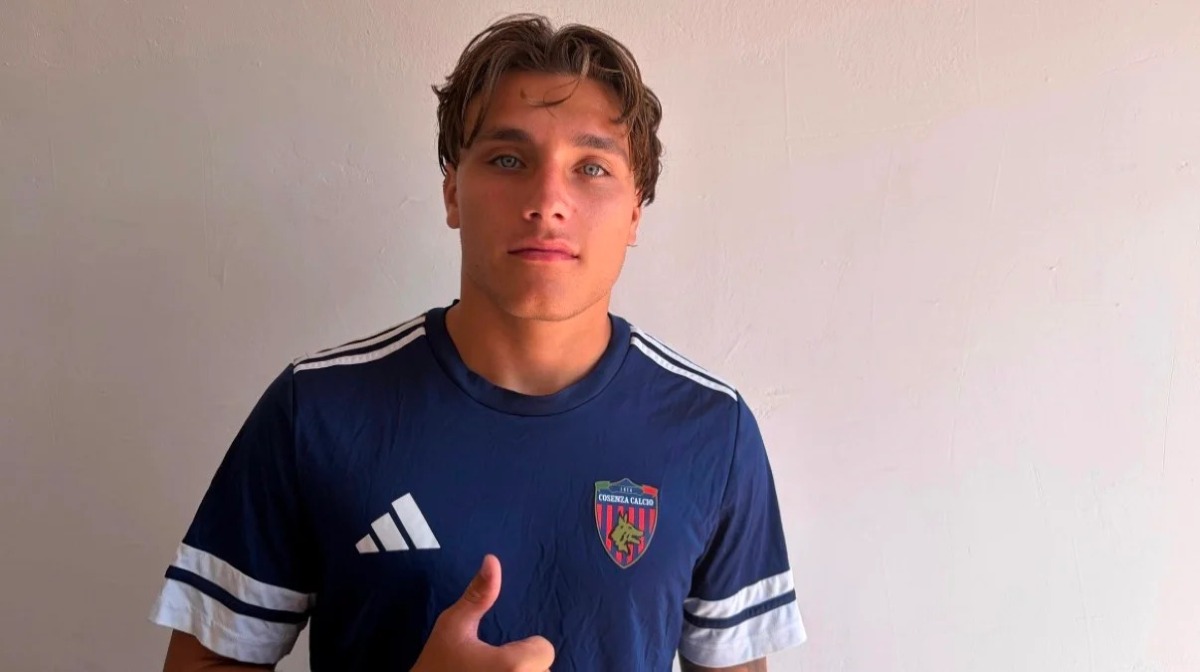 Cosenza, ufficiale l’arrivo di Mattia Almaviva: firma un biennale -  Foto Uff. Stampa Cosenza Calcio 