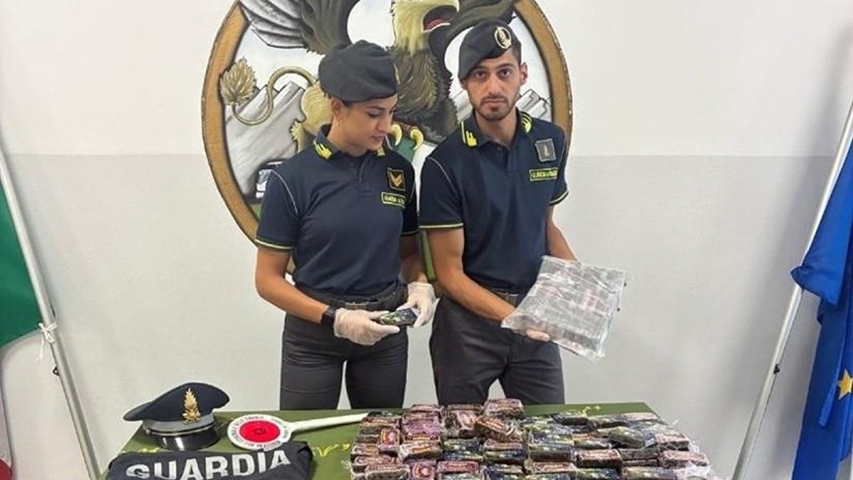 Como, sequestrati oltre 20 chili di hashish: arrestato un 58enne - Foto Uff. Stampa Guardia di finanza