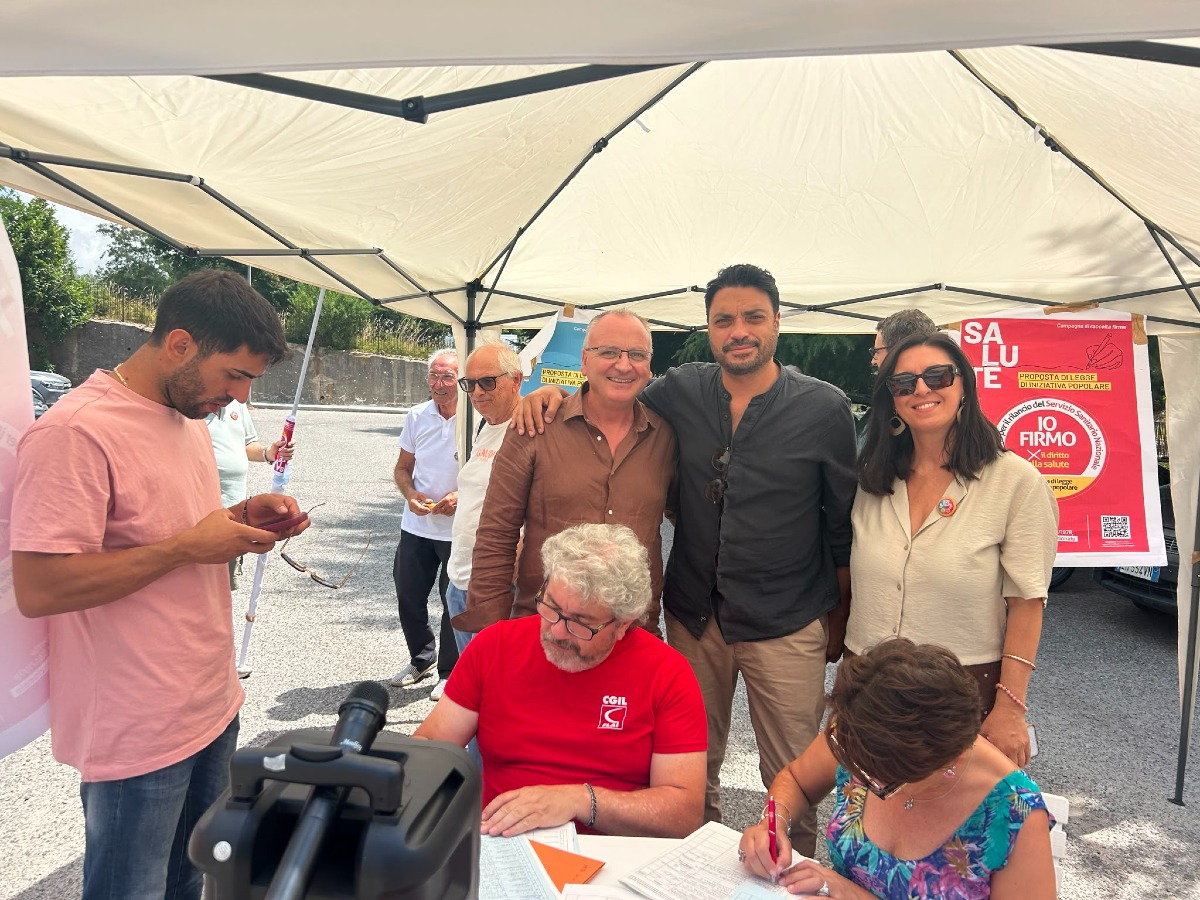 Sanità pubblica e lavoro, centinaia di firme a Serra San Bruno per le due leggi popolari della Cgil - Foto: Uff. Stampa Freemedia 21 Comunicazione