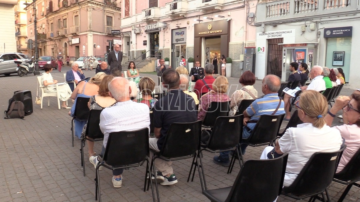 (VIDEO) Truffe agli anziani, a Crotone una serata di prevenzione: "Non abbassare mai la guardia" - Foto: Redazione 