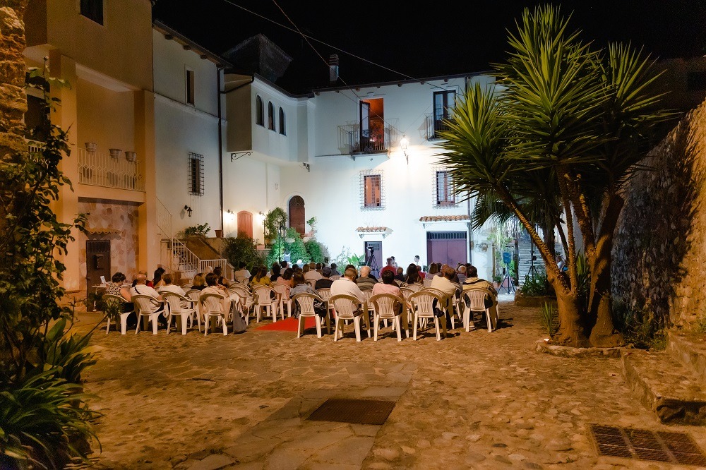 Lamezia, torna Al Vaglio: quattro giorni tra libri, cinema e cultura a Sambiase - Foto Uff. Stampa Glicine Associazione