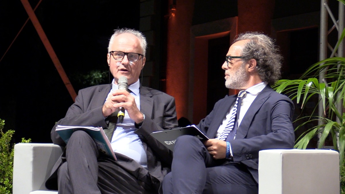 (VIDEO) Jean Marie Del Bo a Crotone: "La provincia ha ancora margini di crescita, ma bisogna guardare oltre il PNRR" - 